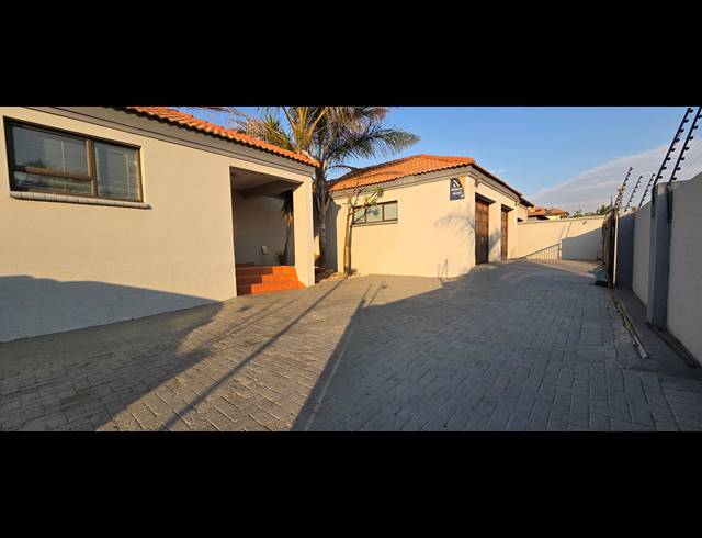 4 BEDROOM FREESTANDING FOR SALE IN BENDOR